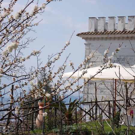 La Torretta Bianca Panzió Cava deʼ Tirreni Kültér fotó